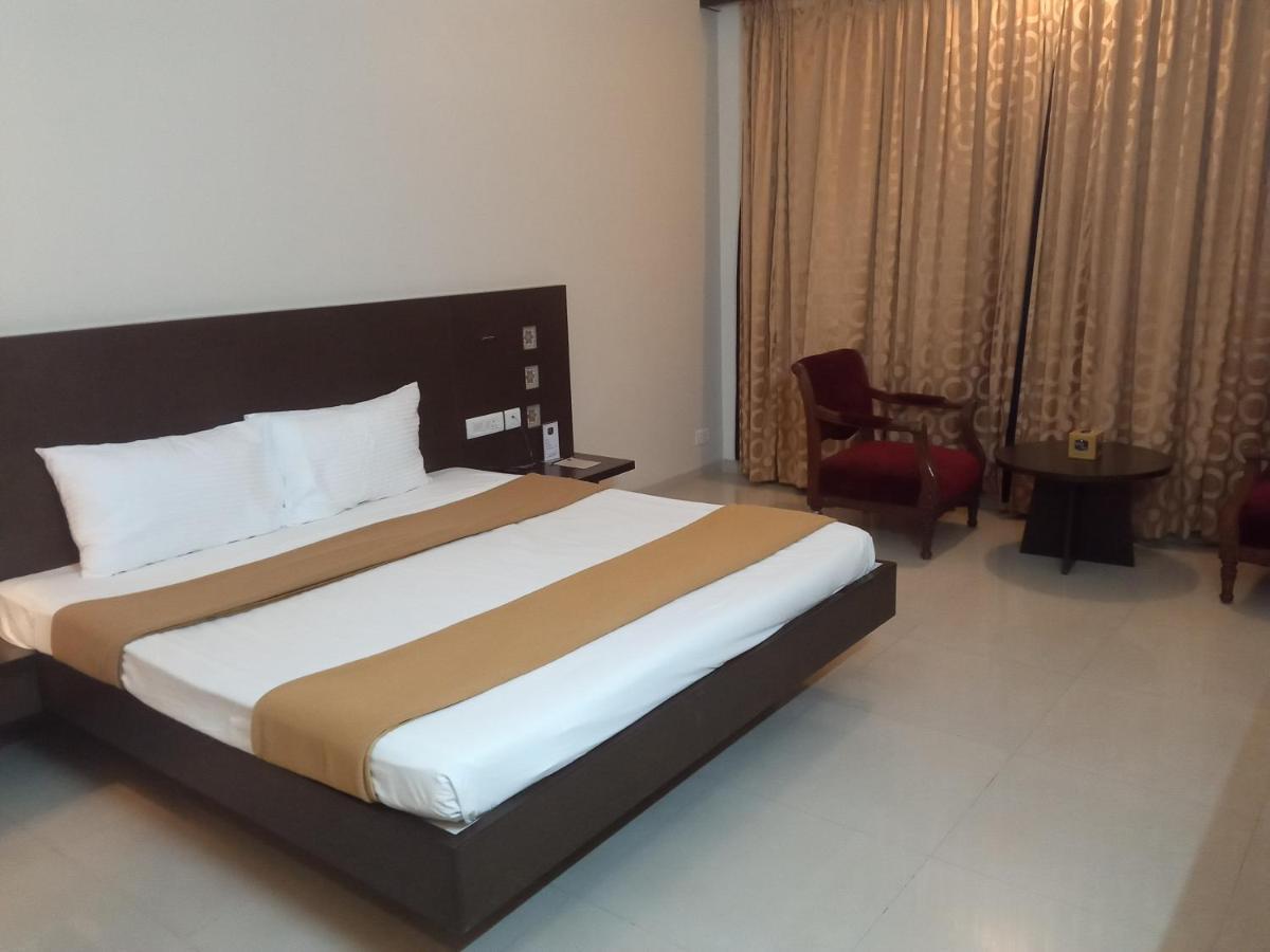 Rns One Hotel Subrahmanya Exterior foto