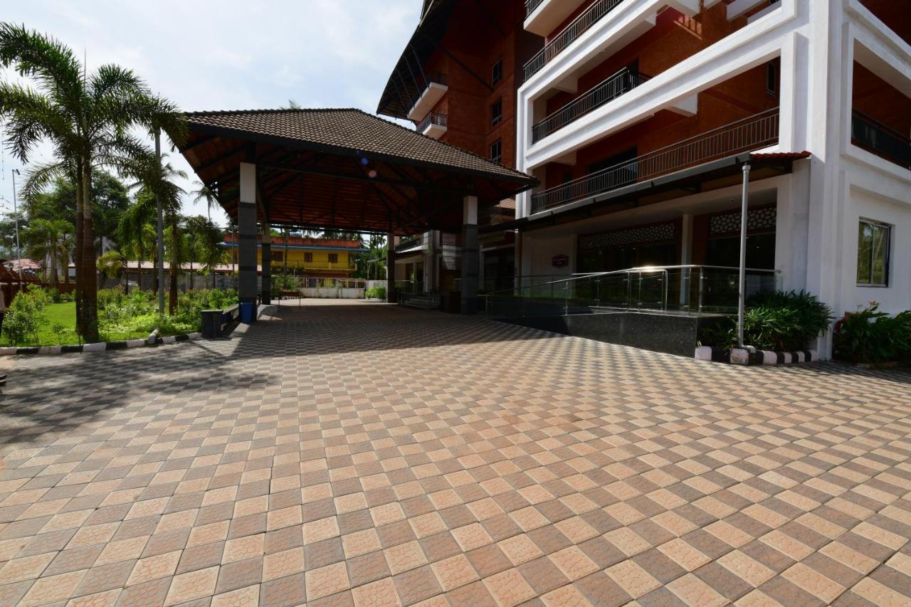 Rns One Hotel Subrahmanya Exterior foto