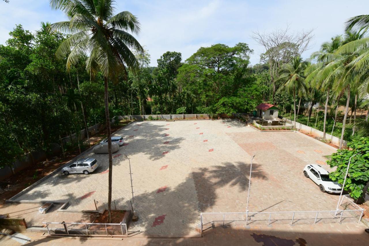 Rns One Hotel Subrahmanya Exterior foto